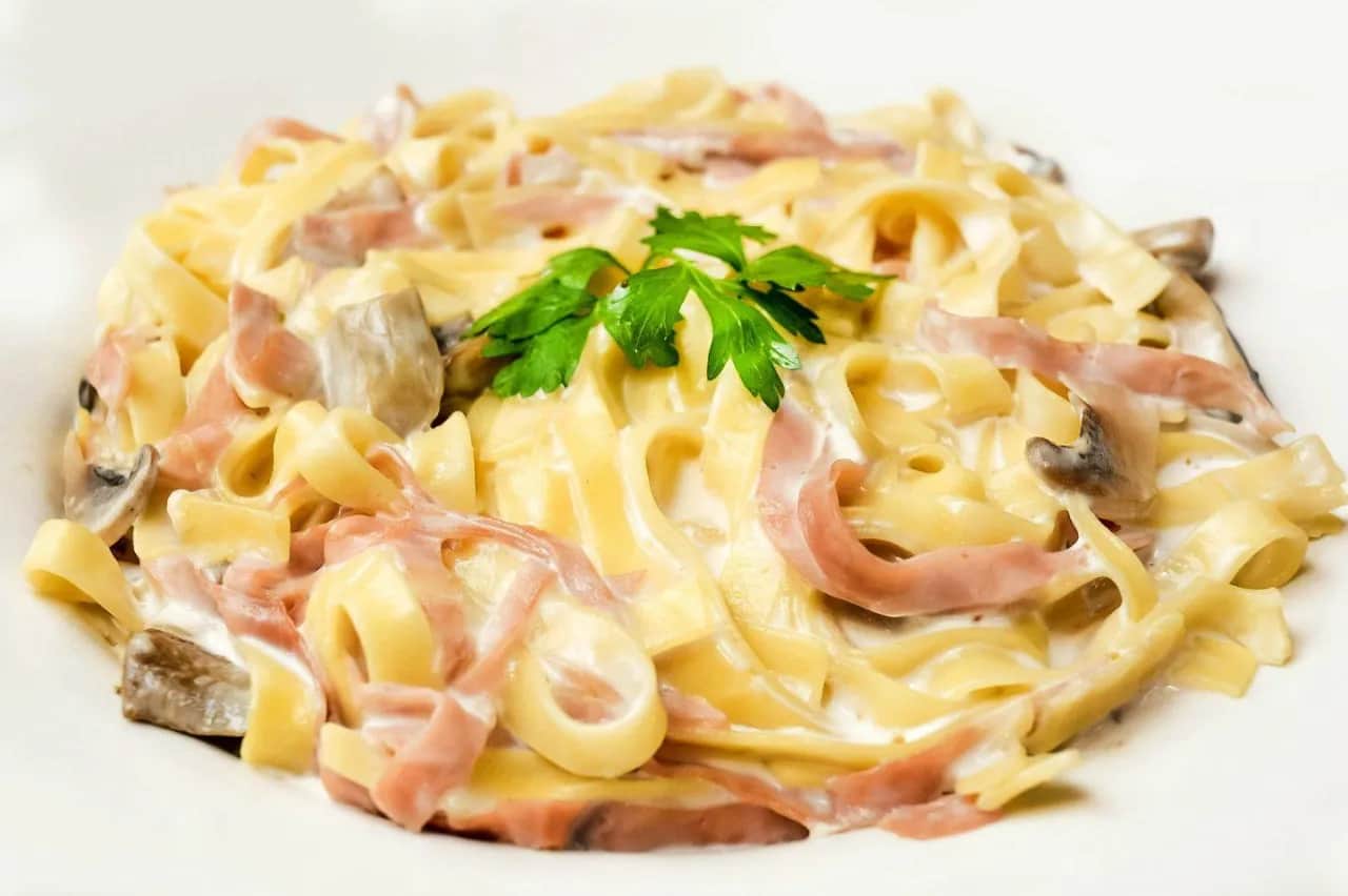 Co zrobić z mozzarellą na obiad? 15+ szybkich przepisów!