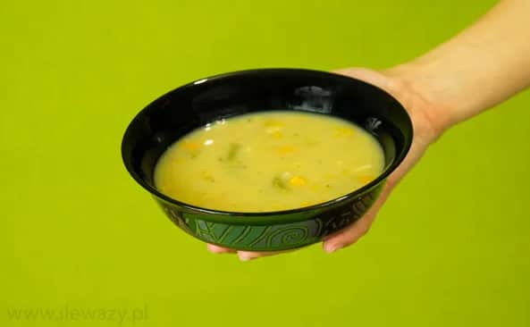 Ile kalorii ma zupa jarzynowa? Odkryj dietetyczne triki!