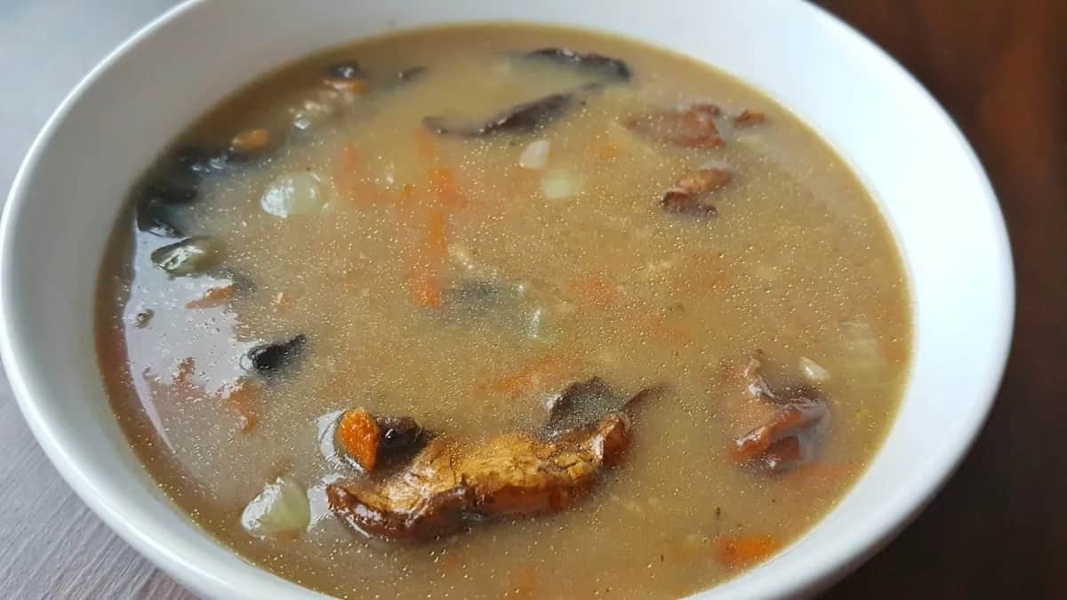 Zupa grzybowa z suszonych grzybów: Perfekcyjny przepis krok po kroku